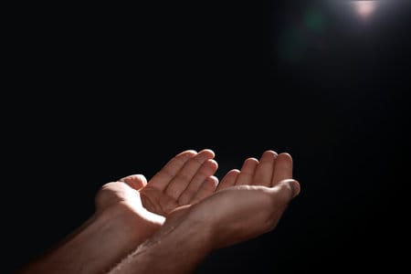 Comunidade Espiritual: Um Pilar para o Bem-Estar na Maturidade