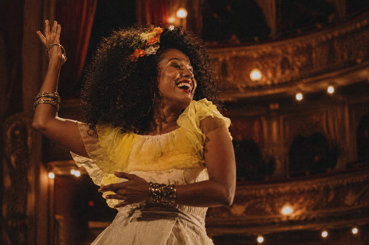 Teatro Brasileiro: Espelho da Alma e Motor de Transformação Cultural